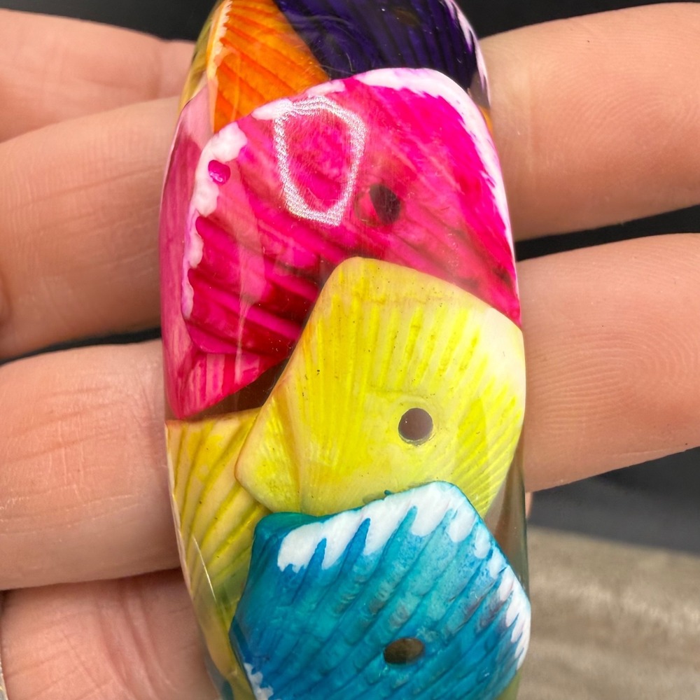 Resin Dyed Shell Inclusion Bangle Bracelet Rainbow Sealife Ocean Beach‎ 8.5"